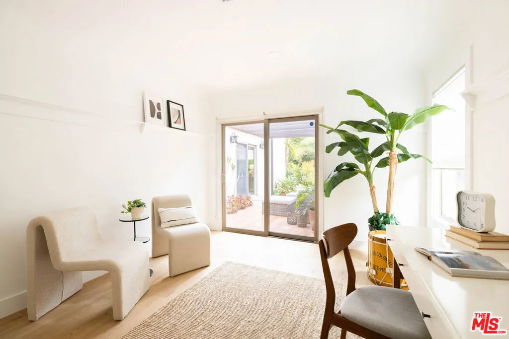 542 N Curson Avenue, Los Angeles, California 90036 home-pic-21